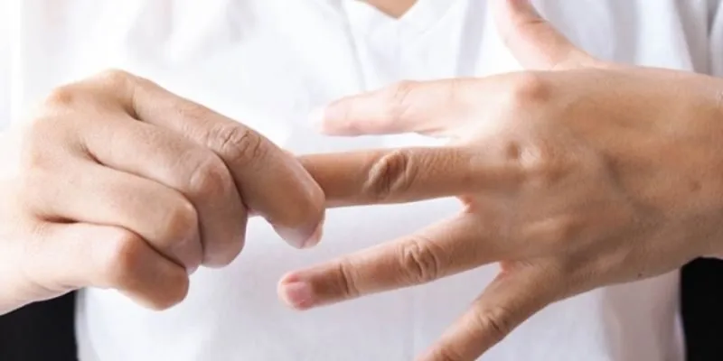 Bị tê đầu ngón tay