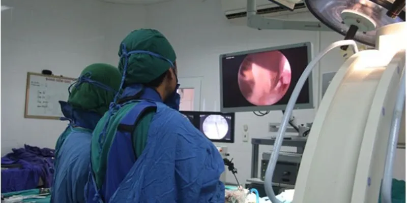 Mổ thoát vị đĩa đệm cột sống cổ