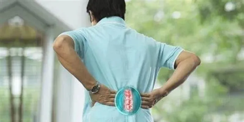 chữa đau thoát vị đĩa đệm thắt lưng