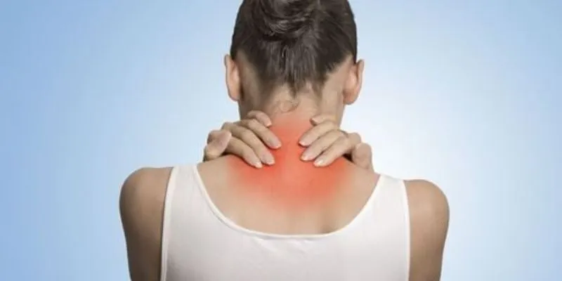 Nguy cơ bị thoát vị đĩa đệm cổ vì ngồi nhiều