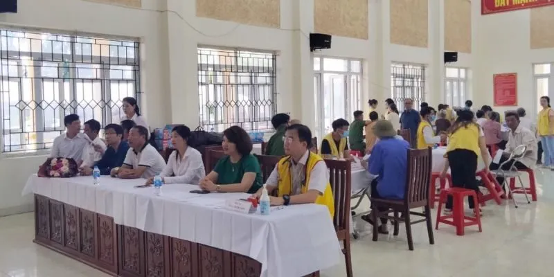 khám chữa bệnh nhân đạo